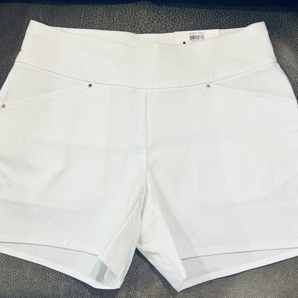 I.N.C. Women's Curvy Mid Rise Pull-On Shorts